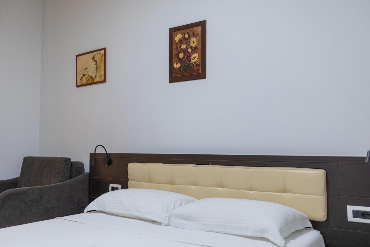 Hotel Pirro Vlorë Εξωτερικό φωτογραφία