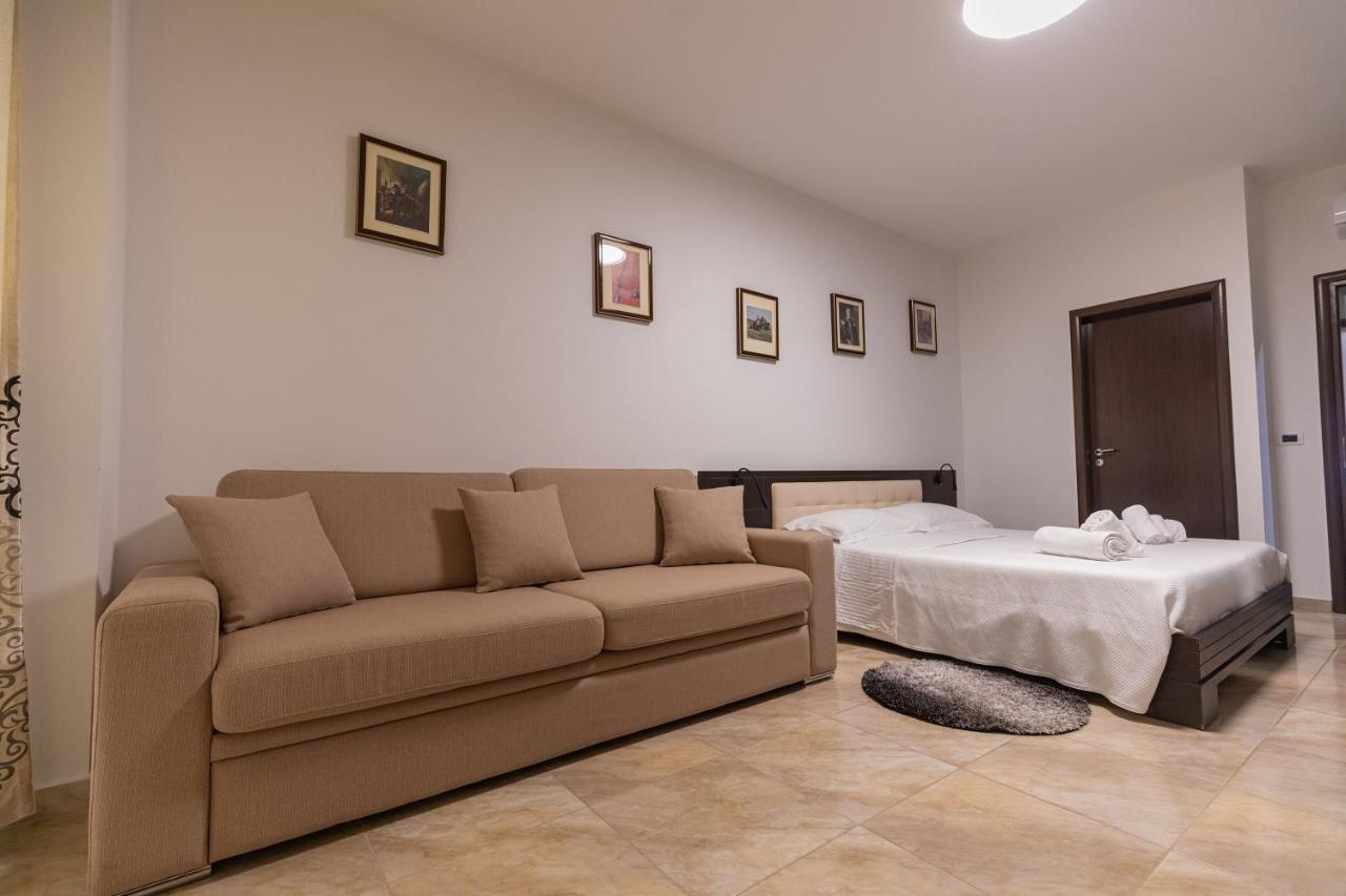 Hotel Pirro Vlorë Εξωτερικό φωτογραφία